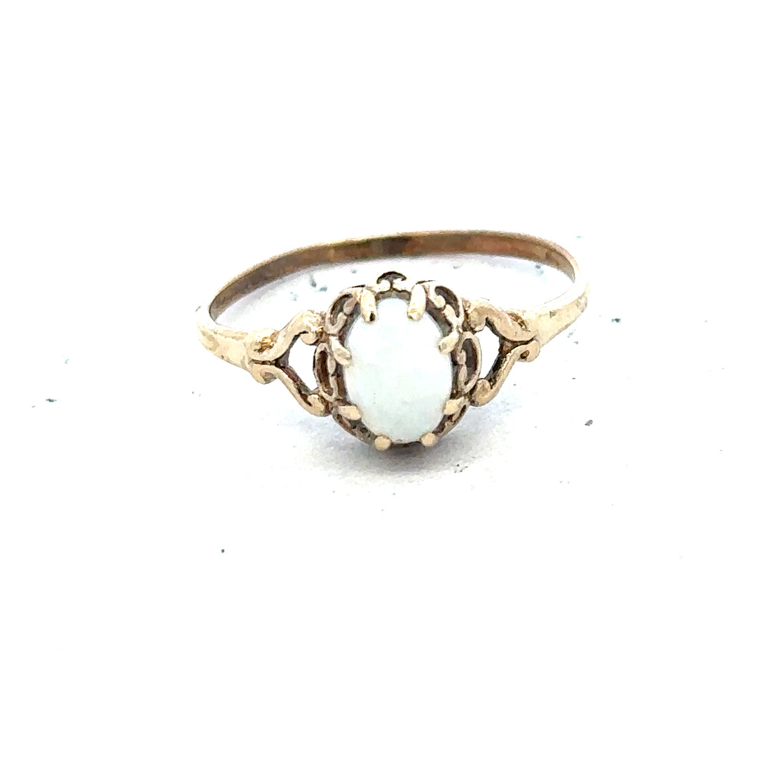 9ct yellow gold opal ring with a vibrant oval opal gemstone, size P, unbranded jewelry.
