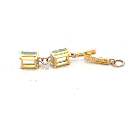 9ct yellow gold pendant weighing 2.7g, unbranded jewelry piece with a polished finish, displayed on a neutral background.
