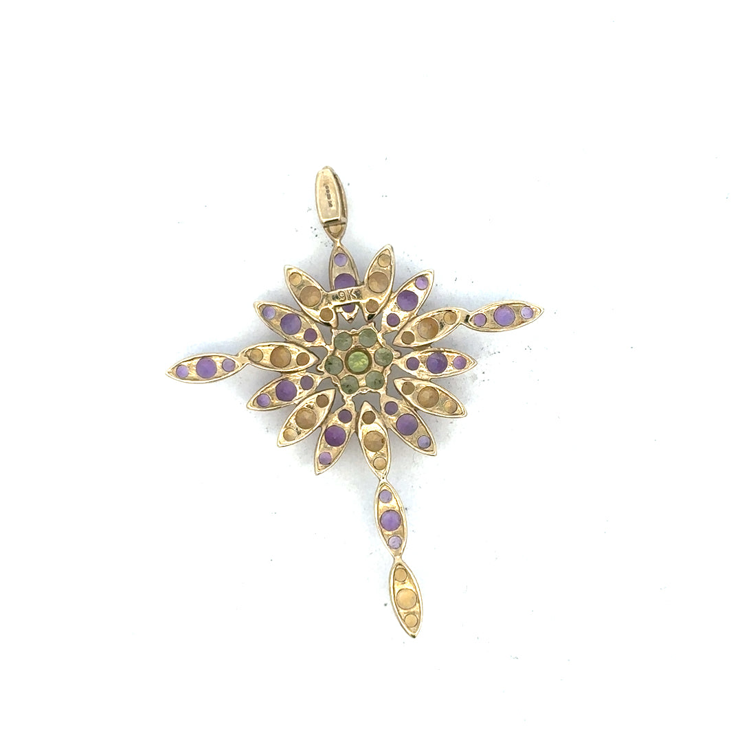 9ct yellow gold pendant weighing 4.6g, unbranded, showcasing a classic jewelry design with a polished finish.