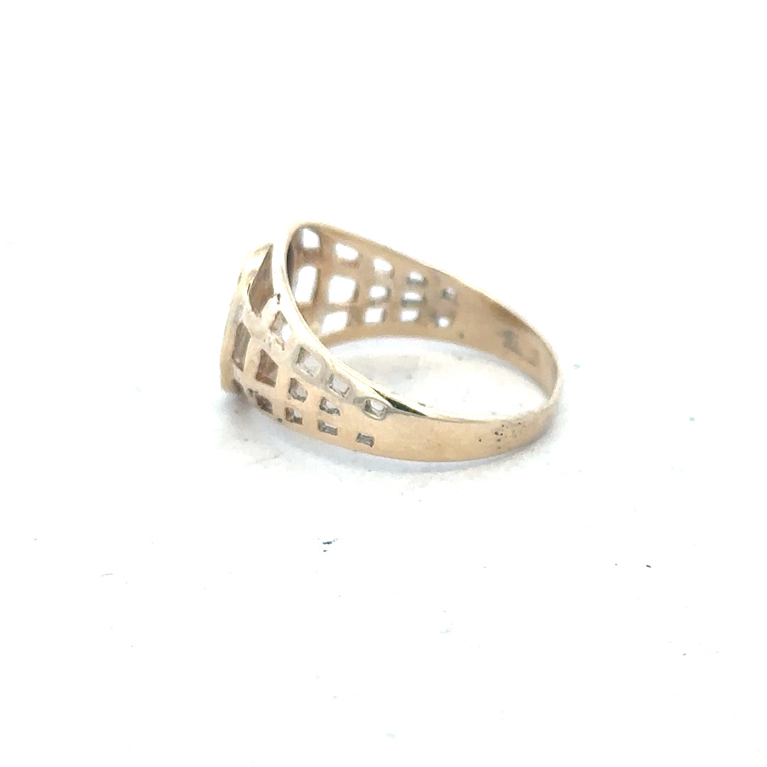 9ct yellow gold ring in size M 1/2, unbranded, showcasing a smooth, polished band with a classic design.