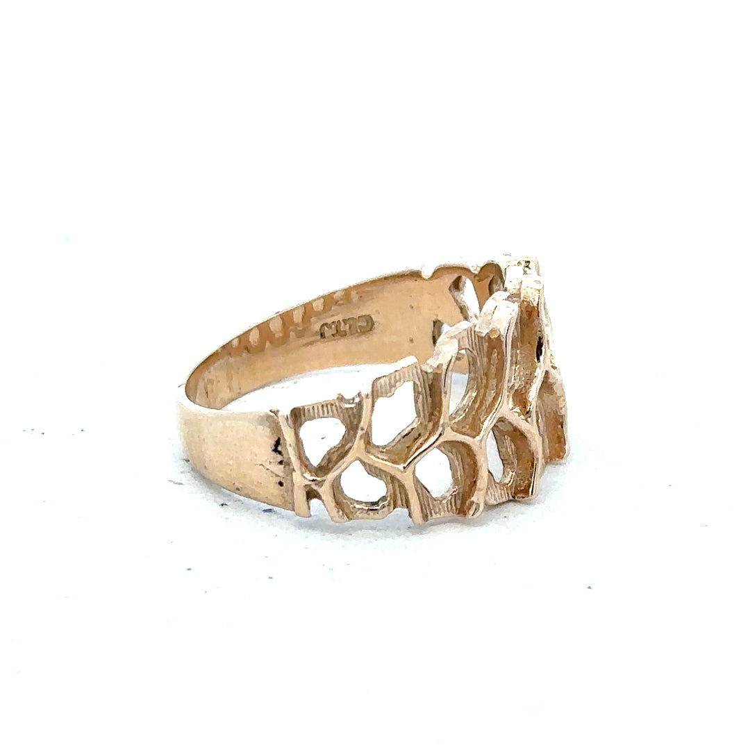 9ct yellow gold ring in size M with a simple, polished band, unbranded jewelry for everyday wear.