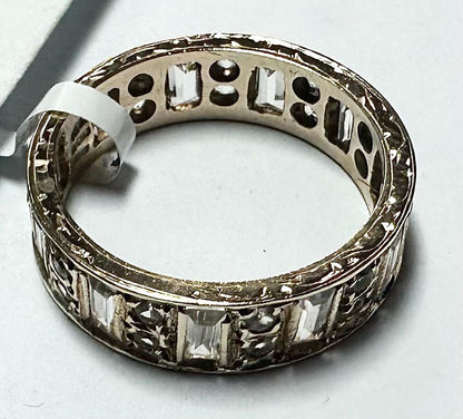 Elegant 9ct yellow gold ring size N1/2, unbranded, showcasing a smooth polished finish and classic design.