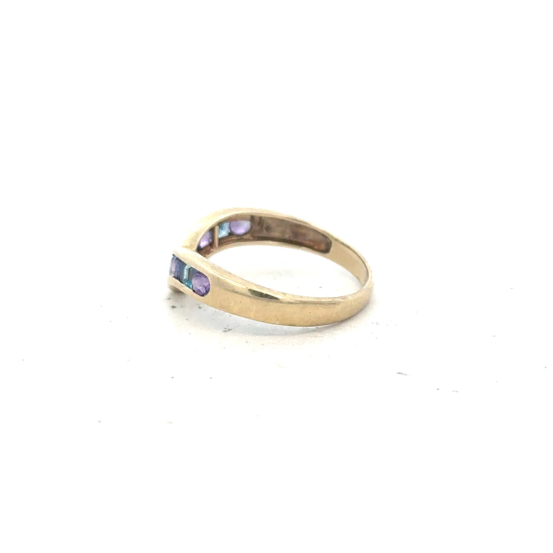 9ct yellow gold ring size O with a smooth band, unbranded jewelry piece, displayed on a plain background.
