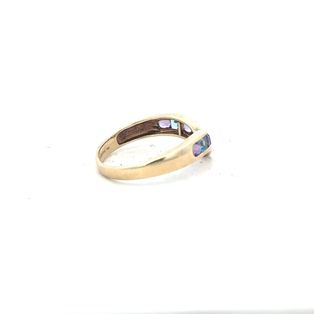 9ct yellow gold ring in size O with a smooth polished finish, unbranded jewelry piece.