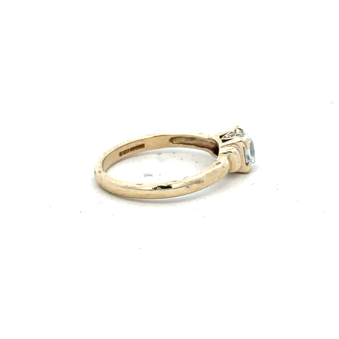 9ct yellow gold ring in size O with a smooth polished finish, unbranded jewelry piece with a classic design.