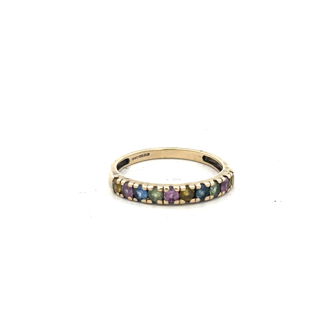 9ct yellow gold ring in size O with a smooth band, unbranded jewelry piece displayed on a plain background.