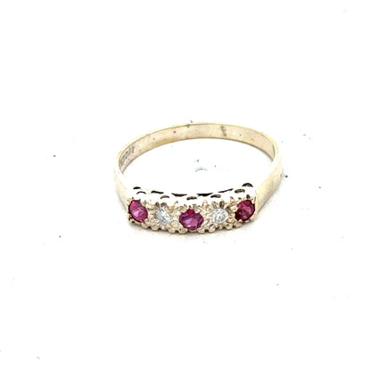 9ct yellow gold ring in size O, unbranded, featuring a smooth polished band suitable for everyday wear
