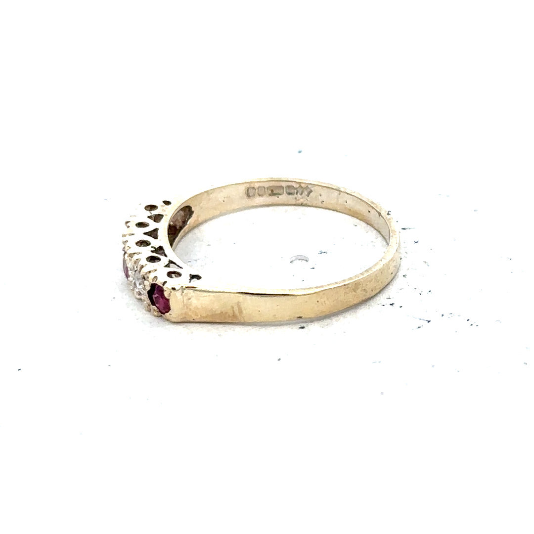 9ct yellow gold ring in size O with a smooth band, unbranded, displayed on a white background.