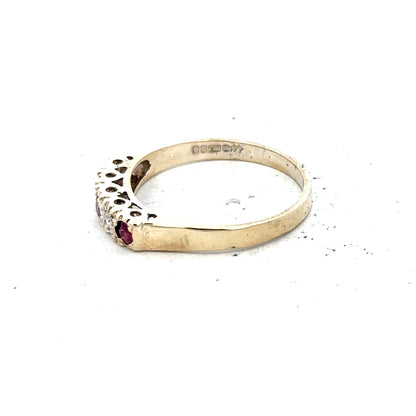 9ct yellow gold ring in size O with a smooth band, unbranded, displayed on a white background.