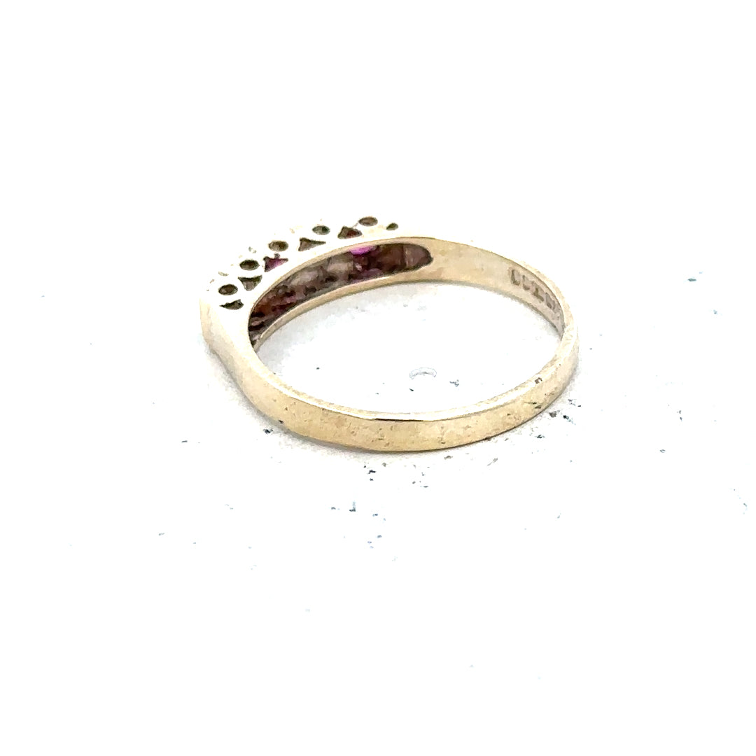 9ct yellow gold ring in size O with a simple polished band, unbranded jewelry for everyday wear.
