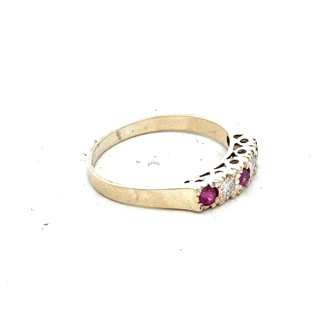9ct yellow gold ring, size O, unbranded, with a smooth polished band.