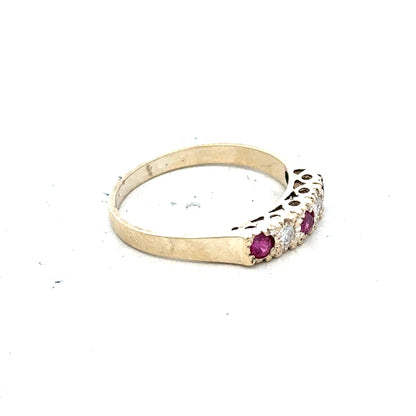 9ct yellow gold ring, size O, unbranded, with a smooth polished band.