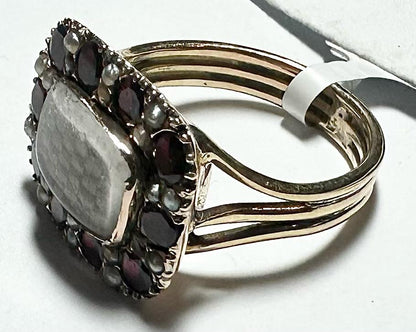 9ct yellow gold ring size O1/2, unbranded, showcasing a smooth, polished band with a simple, elegant design.