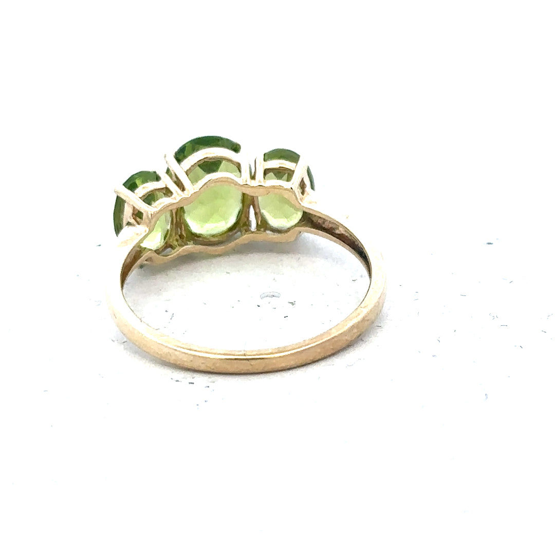 9ct yellow gold ring in size P, unbranded jewelry with a smooth polished finish and classic design.
