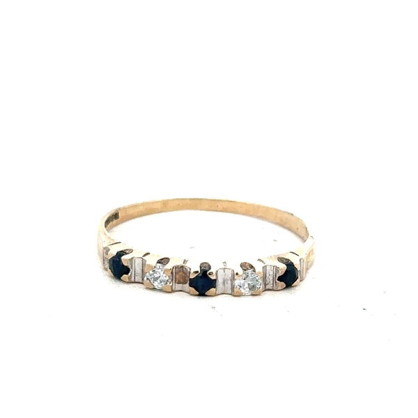 9ct yellow gold ring in size P with a smooth, polished surface, unbranded jewelry accessory.