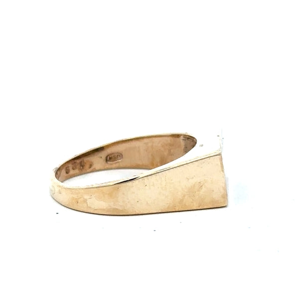 Yellow gold ring in size P 1/2, unbranded, featuring a smooth, polished band suitable for everyday wear.