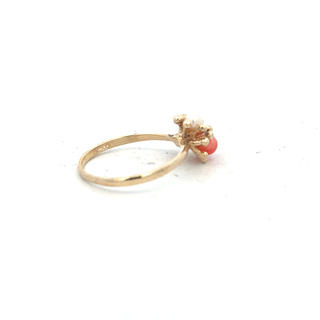 9ct yellow gold ring in size Q featuring a smooth band, unbranded jewelry piece with a polished finish.