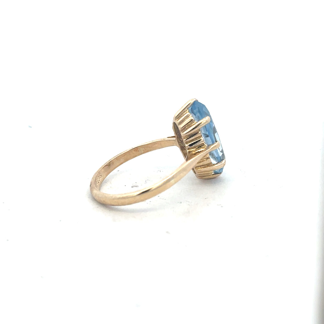 9ct yellow gold ring in size Q, unbranded, featuring a simple, elegant band suitable for everyday wear or special occasions.