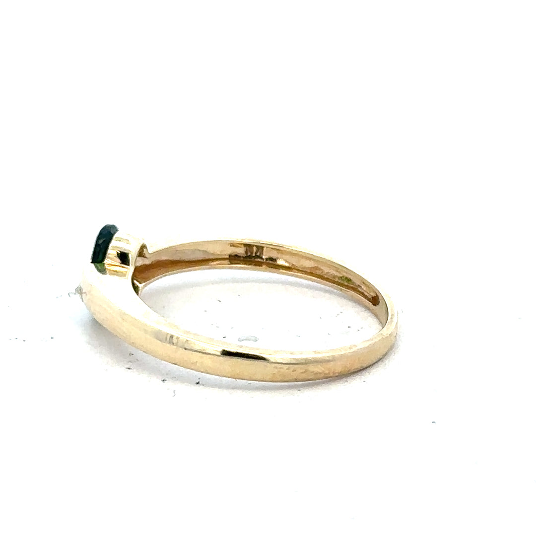9ct yellow gold ring in size R, featuring a simple and elegant design, unbranded jewelry.