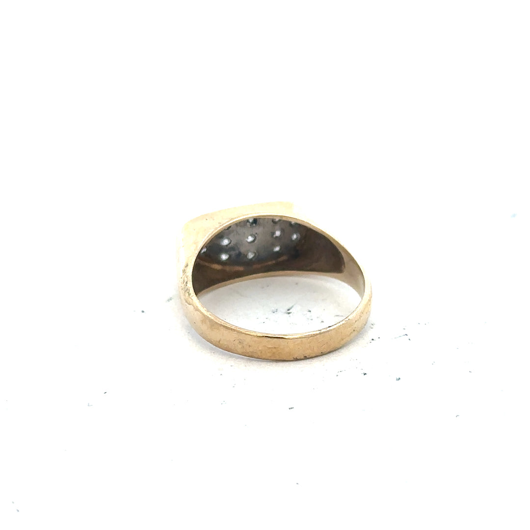 9ct yellow gold ring size R with a smooth polished band, unbranded jewelry, displayed on a neutral background.