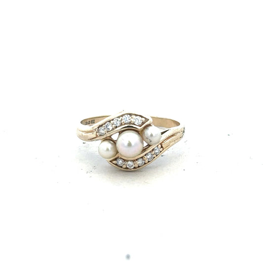 9ct yellow gold ring in size R with a simple band design, unbranded, showcasing its polished finish and classic style.
