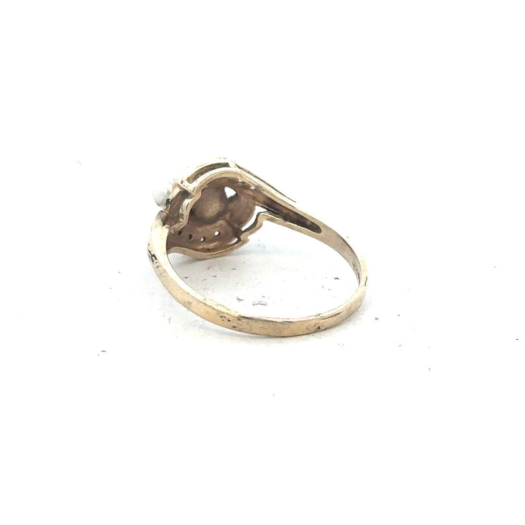9ct yellow gold ring in size R, featuring a classic smooth band design, unbranded jewelry piece.