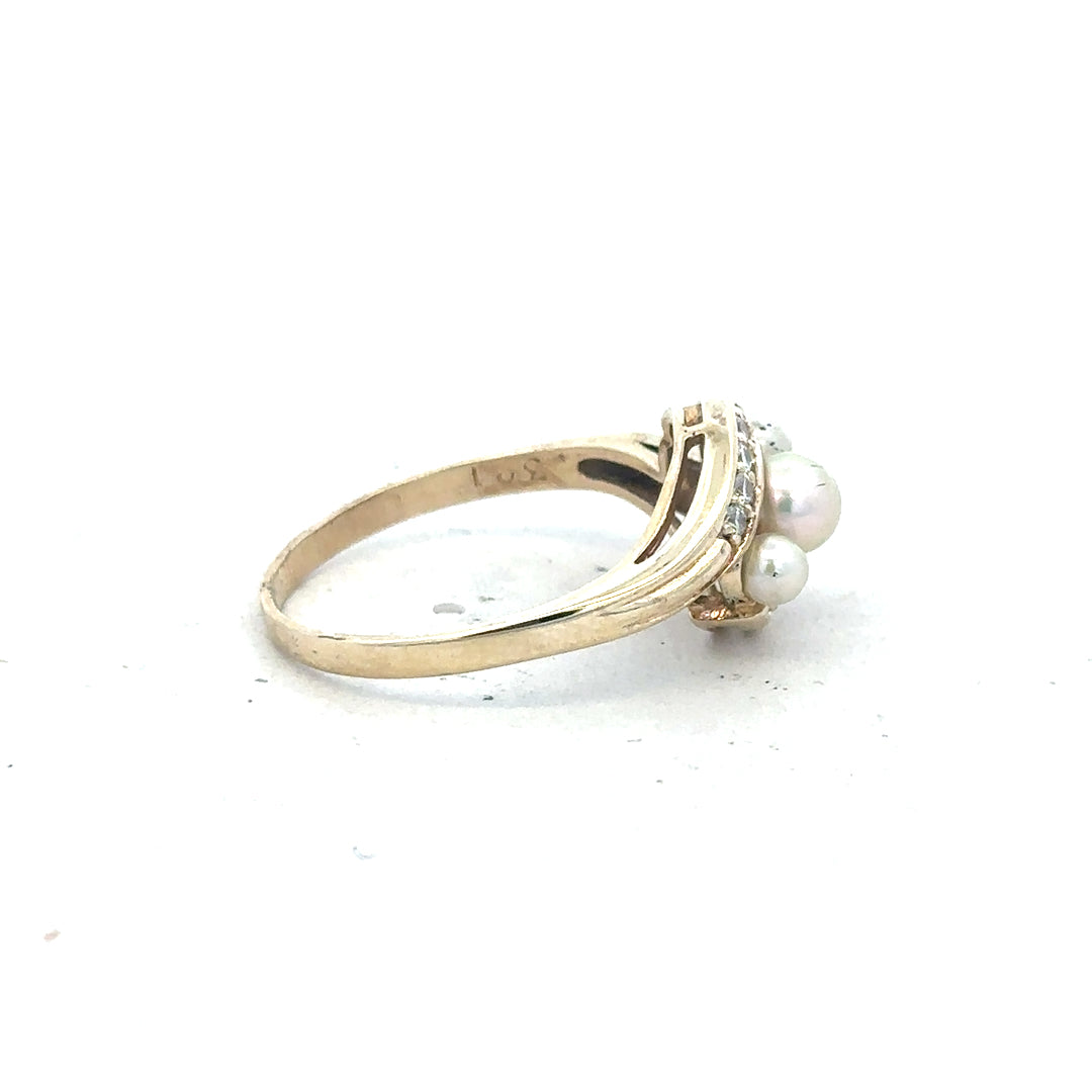 9ct yellow gold ring in size R with a simple band design, unbranded jewelry piece for everyday wear.