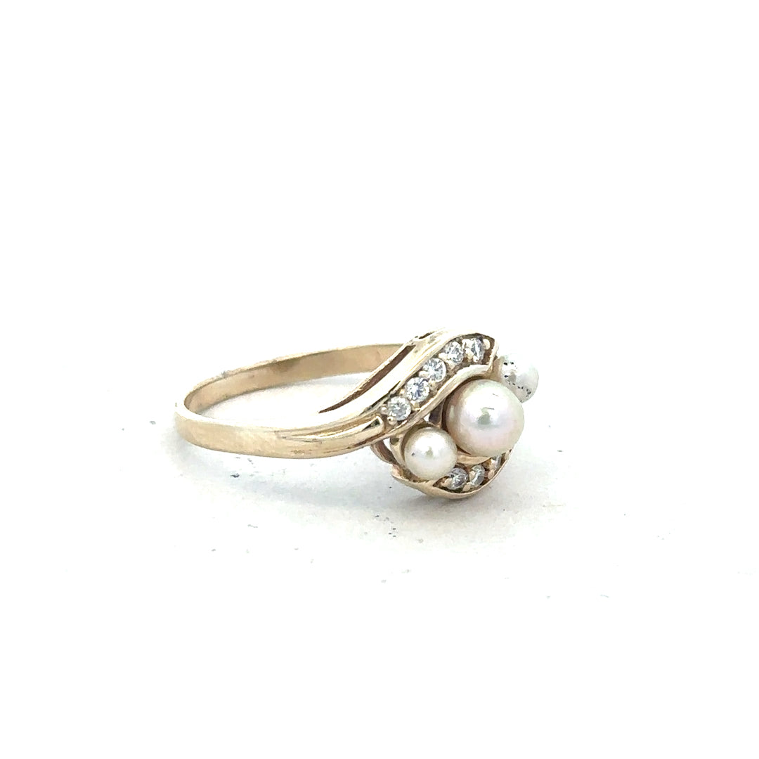 9ct yellow gold ring in size R with a smooth band, unbranded, shown on a neutral background.