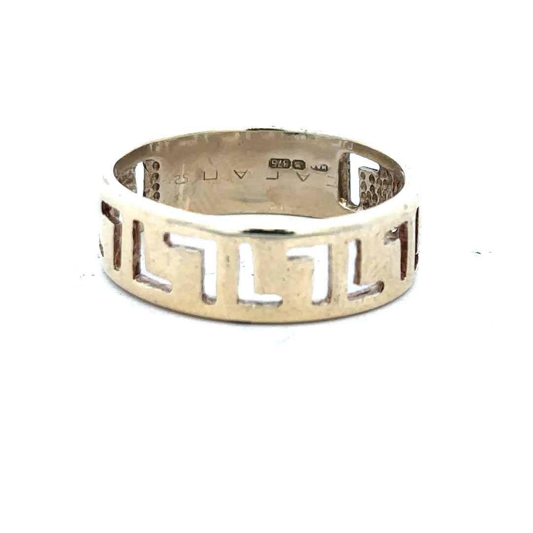 9ct yellow gold ring size Z with smooth band, unbranded jewelry, showcasing a shiny polished finish.