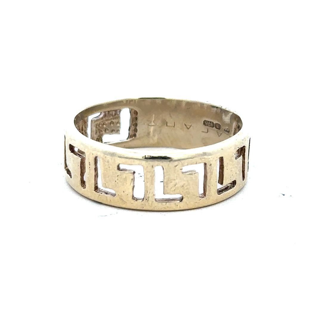 9ct yellow gold ring size Z, unbranded, with a smooth polished band, shown on a plain background.