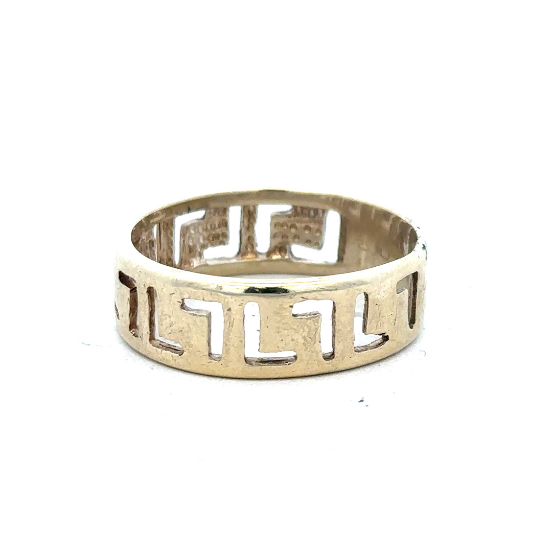 9ct yellow gold ring in size Z with a smooth band, unbranded, designed for elegant everyday wear.