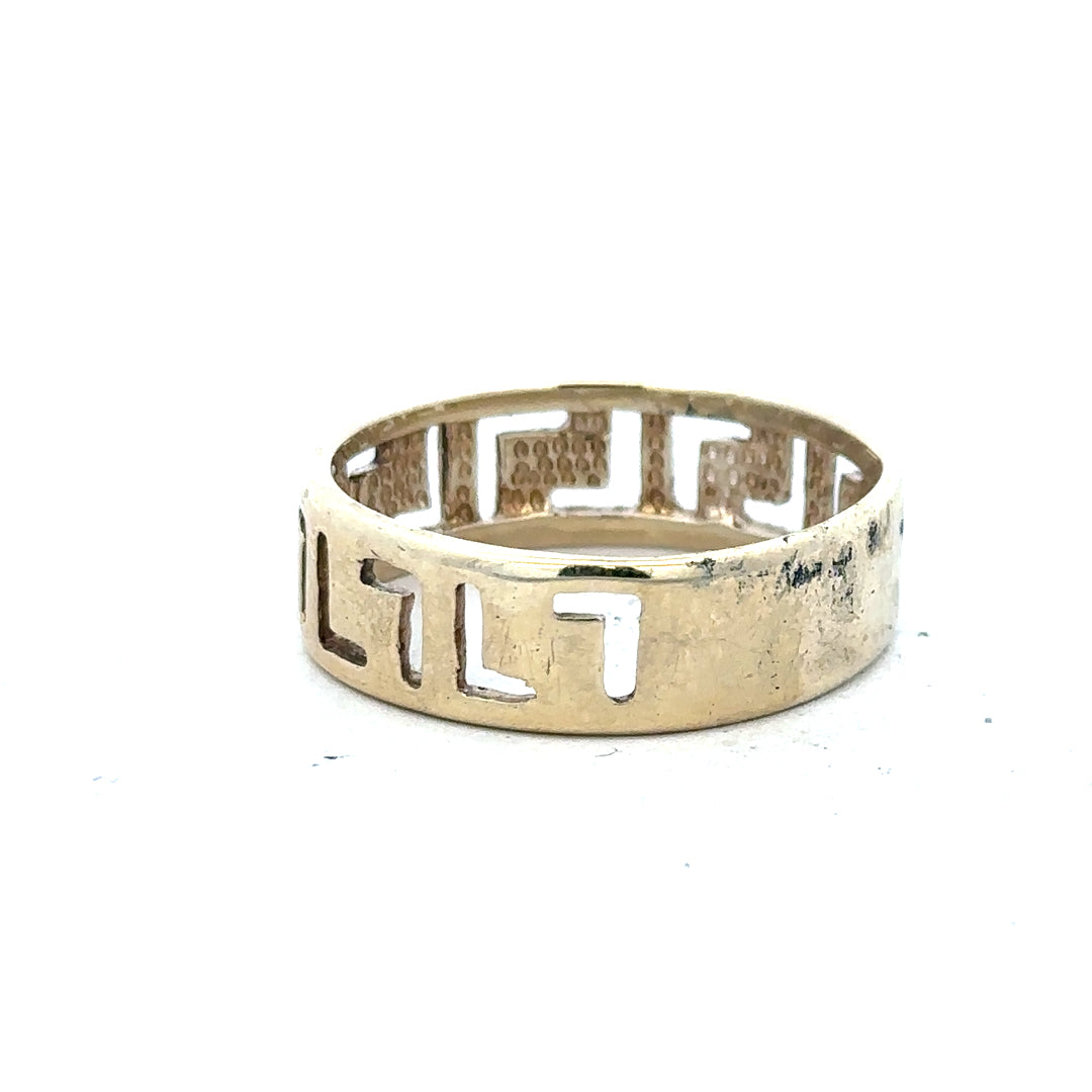 9ct yellow gold ring in size Z, unbranded, with a smooth polished band, displayed on a white background.