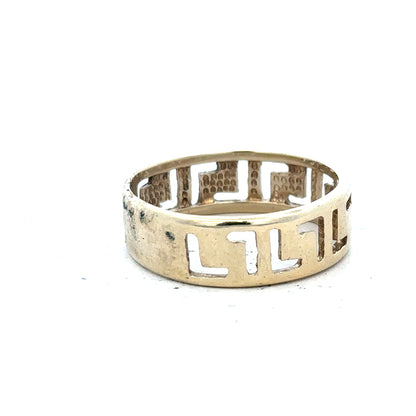 9ct yellow gold ring in size Z with a smooth band, unbranded jewelry, showcasing a classic and elegant design.