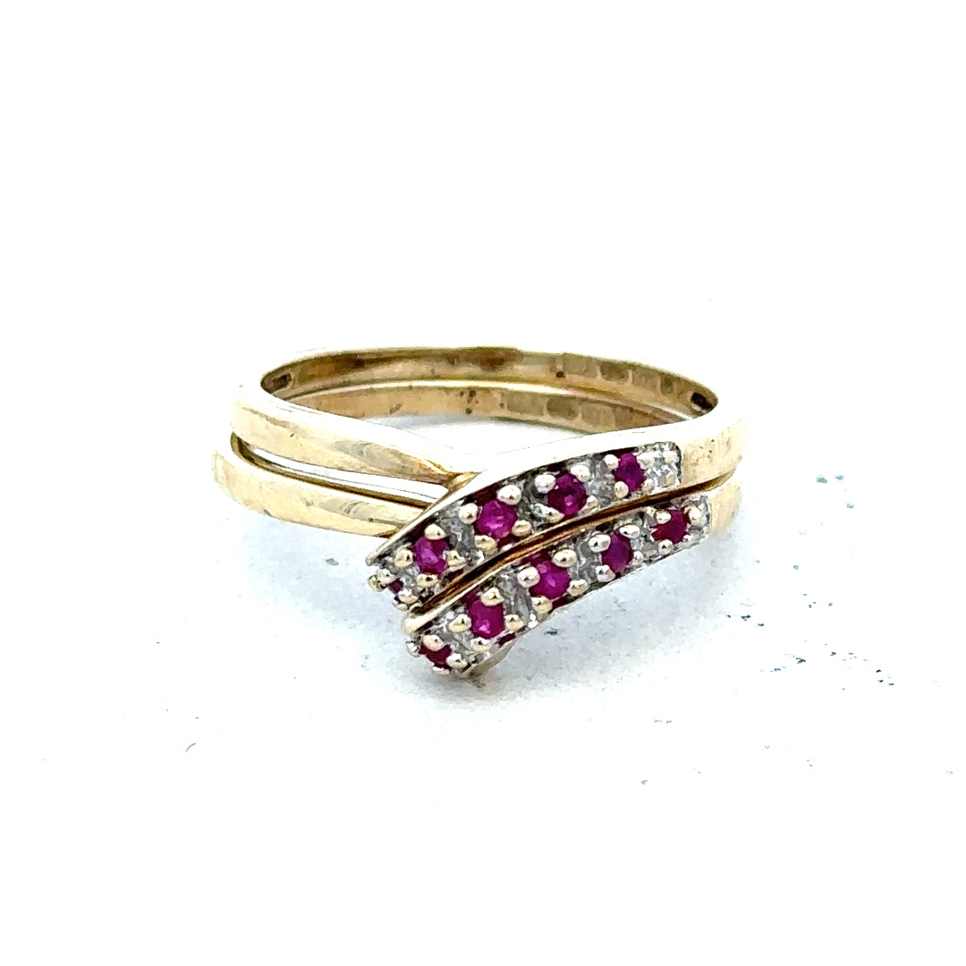 Yellow gold ruby ring in size O with a central ruby gemstone, unbranded 9ct gold jewelry.