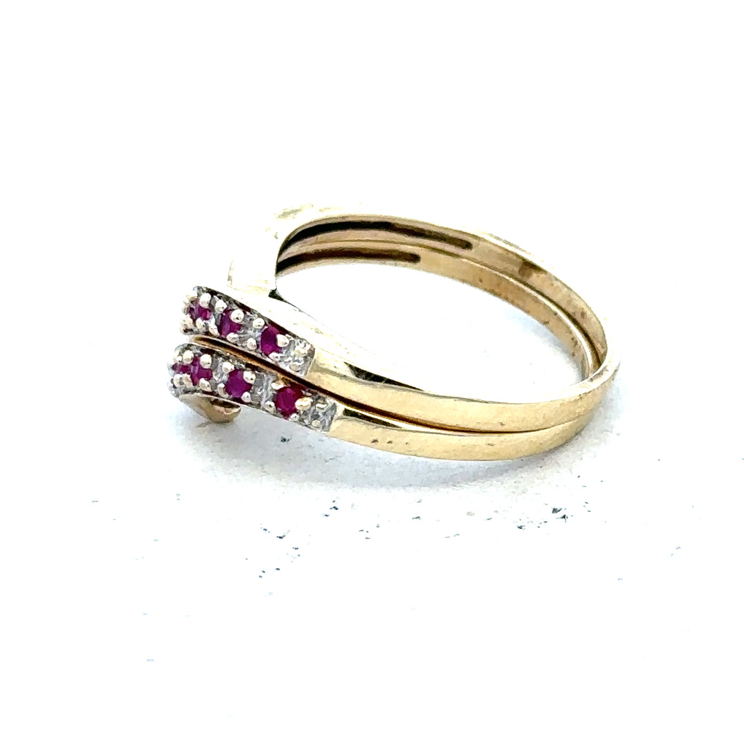 9ct yellow gold ruby ring in size O with a central ruby gemstone, unbranded jewelry piece.