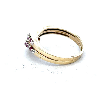 9ct yellow gold ruby ring in size O with a central ruby gemstone, unbranded jewelry accessory.