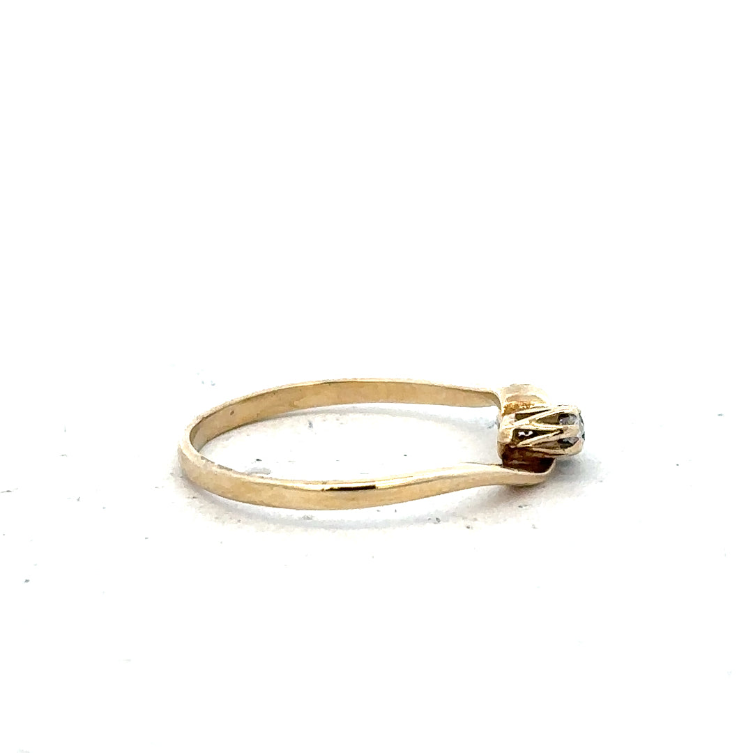 9ct yellow gold sapphire and diamond ring in size M, featuring a elegant design with sparkling gemstones.