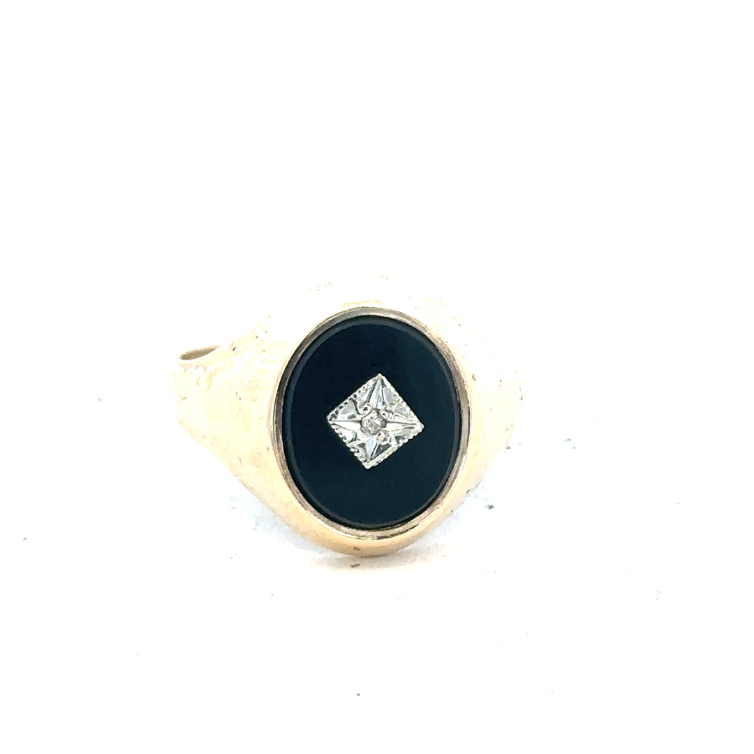 9ct yellow gold signet ring in size T with a polished, smooth surface, unbranded jewelry, elegant men's or women's accessory