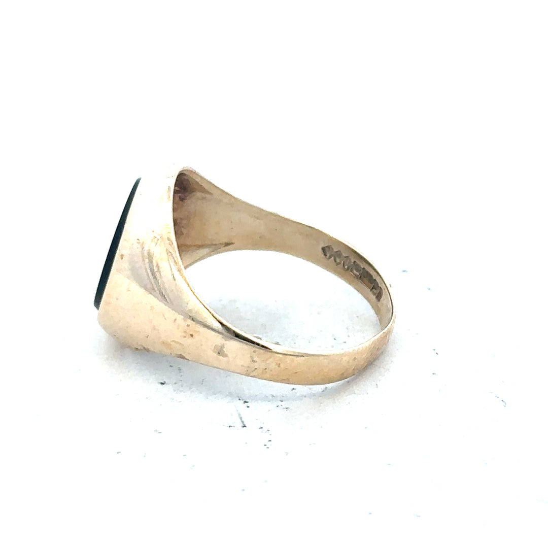9ct yellow gold signet ring, size T, unbranded, with a smooth polished surface and classic rectangular face.