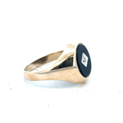 9ct yellow gold signet ring in size T with a smooth, polished surface, unbranded jewelry piece.