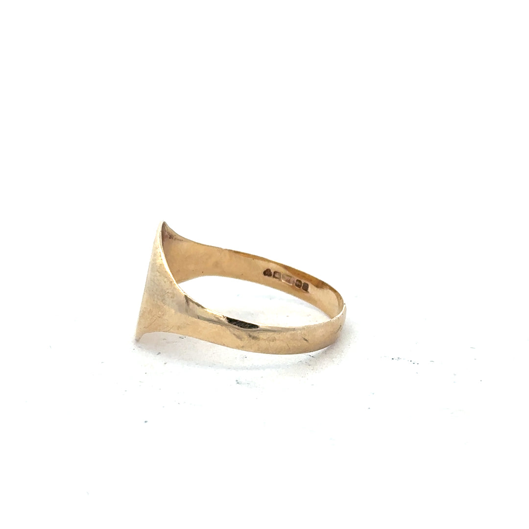 9ct yellow gold signet ring in size Y with a smooth, polished surface, unbranded jewelry accessory.