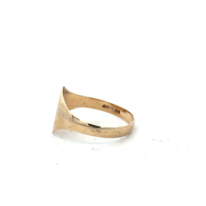 9ct yellow gold signet ring in size Y with a smooth, polished surface, unbranded jewelry accessory.