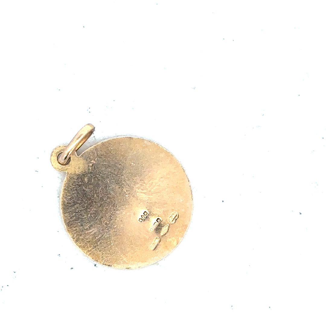 9ct yellow gold St. Christopher pendant, unbranded, weighing 3.1g, detailed religious pendant on a chain.