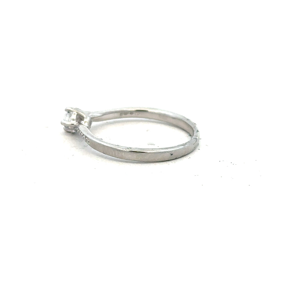 Unbranded platinum diamond ring with a complete box set, size S, showcasing a sparkling diamond and elegant design.