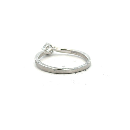 Platinum diamond ring with complete box set, size S, featuring a sparkling diamond and elegant band design.