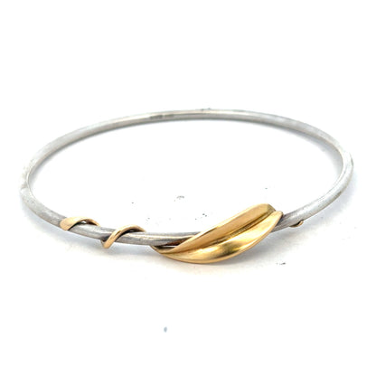 Silver bracelet bangle weighing 13.3g, unbranded, featuring a sleek, polished design perfect for elegant accessories.