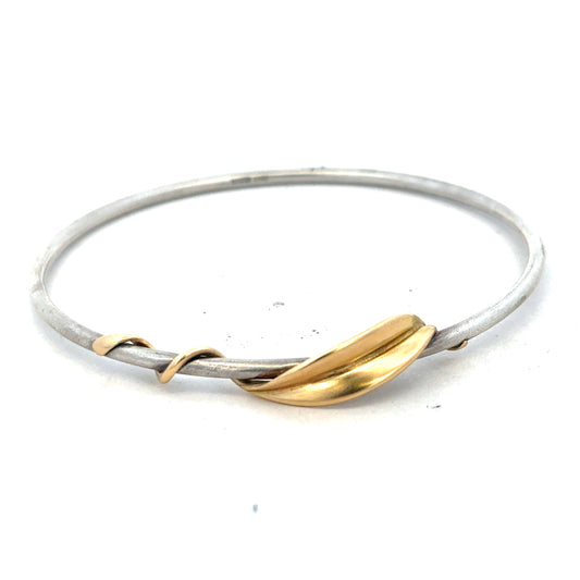 Silver bracelet bangle weighing 13.3g, unbranded, featuring a sleek, polished design perfect for elegant accessories.
