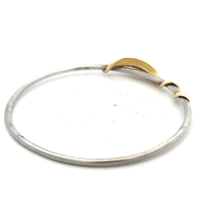Silver bracelet bangle weighing 13.3g with a smooth, polished finish, unbranded jewelry accessory for everyday wear.