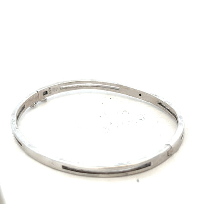Silver bracelet bangle, unbranded, 13.5g, smooth and shiny jewelry accessory with a sleek design.