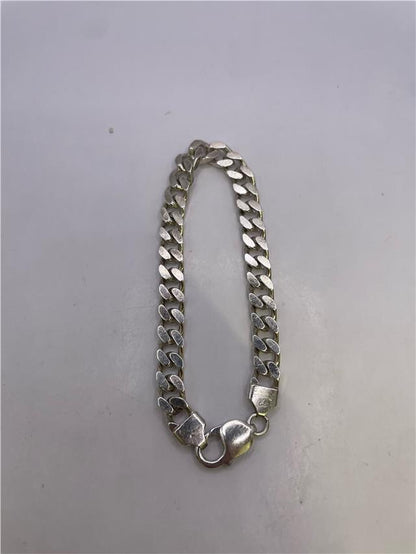 Silver bracelet weighing 33.8g with a sleek design, featuring a polished finish and unbranded craftsmanship.